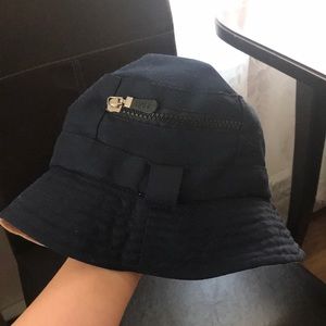 Reversible bucket hat